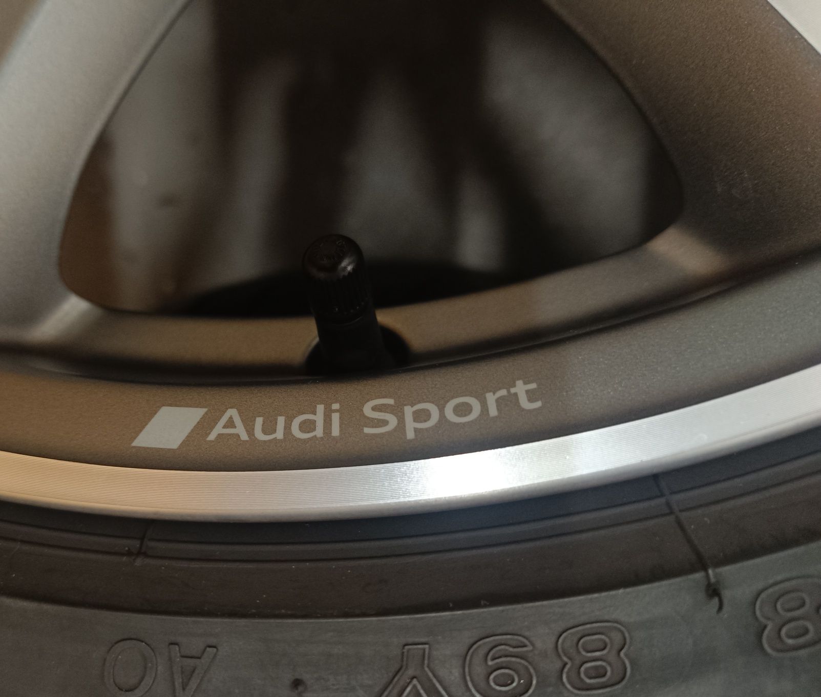 Оригинални джанти с гуми летни 18 цола за  Audi A1 S1