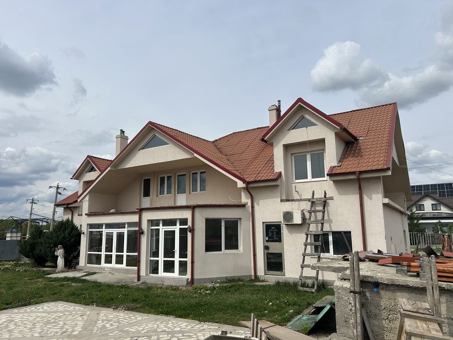 Casă superbă în Golești