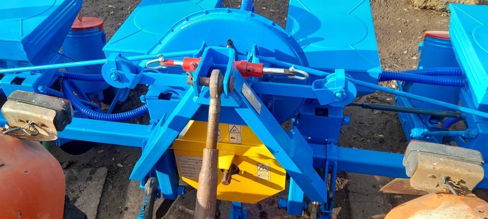 Semănătoare cu fertilizare cu 6 secții