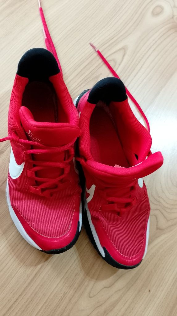 Оригинални маратонки Nike