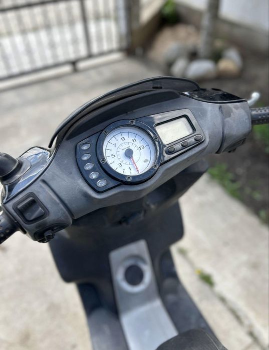 Vând scuter Piaggio Nrg