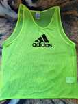 Maieu Adidas tip plasa.