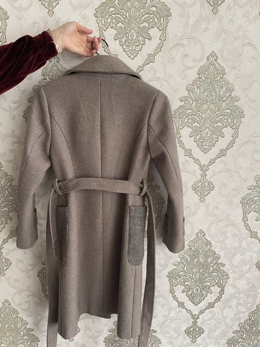 Qizlar paltosi holati yaxshi kiyilgan