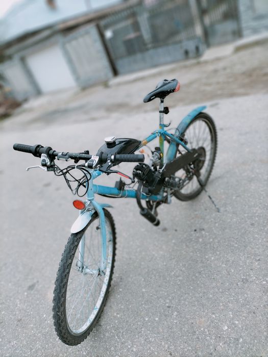 Vând bicicletă cu motor