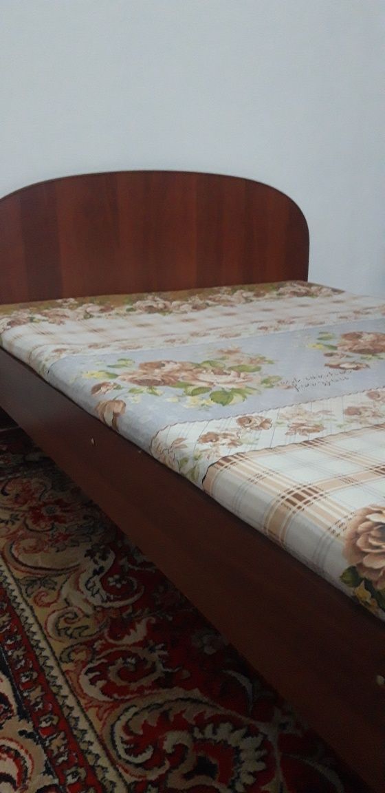 Продам двуспальную кровать