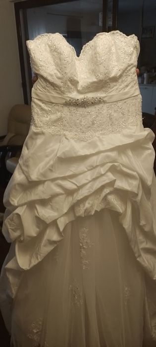 Vand doua rochii de mireasa  noi marimea 40-42