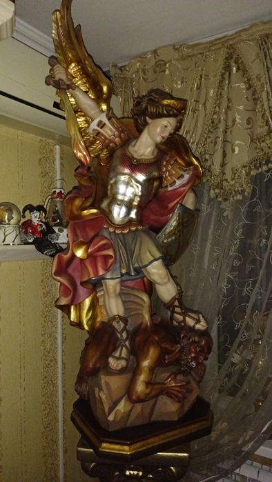 Срочно! Статуя с позолотой из цельного дерева Архангела Михаила.Италия
