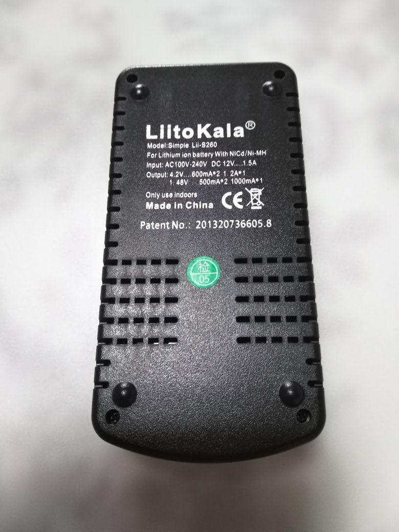 Litokala lii-s260 Smart зарядно за литиево-йонни батерии