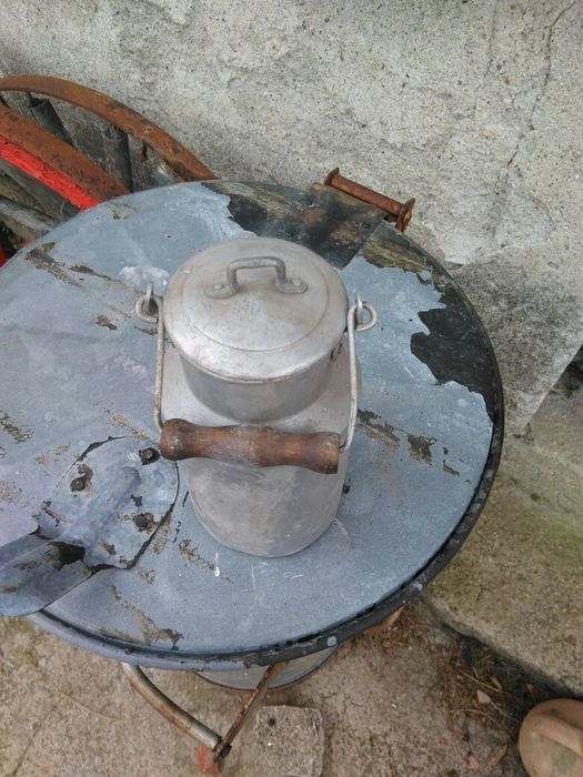 Продавам малко старинно гюмче за мляко