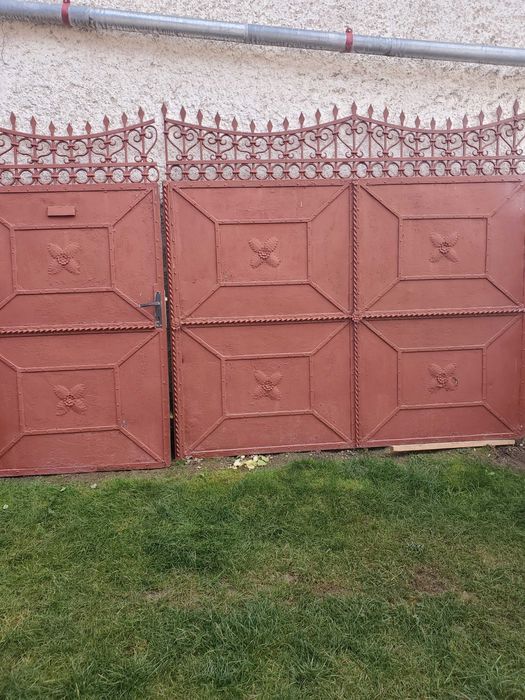 poarta veche metalica