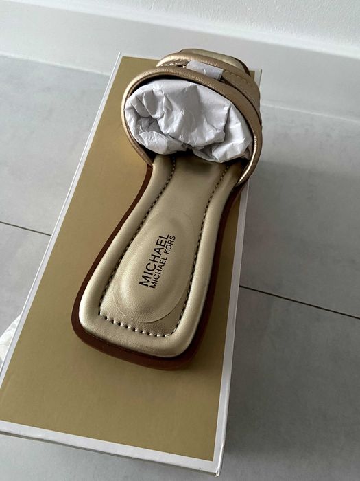 Sandale Michael Kors Mandy Slide Sandal Metallic Leather marine 38.5