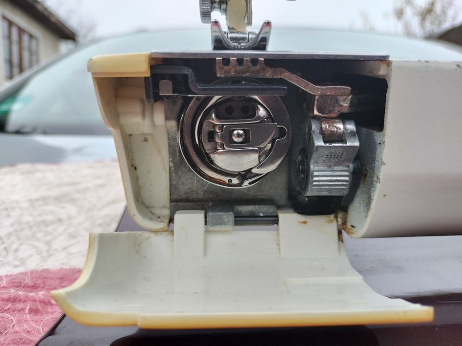 Mașina de cusut Ricarr 8500