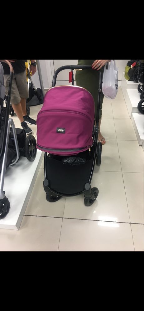 Продавам бебешка количка maxi cosi