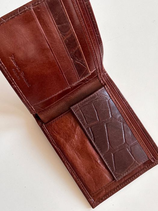 Елегантен кожен ги портфейл неразличим от нов