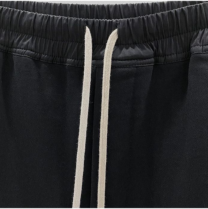 Pantalonii de barbati cu snur