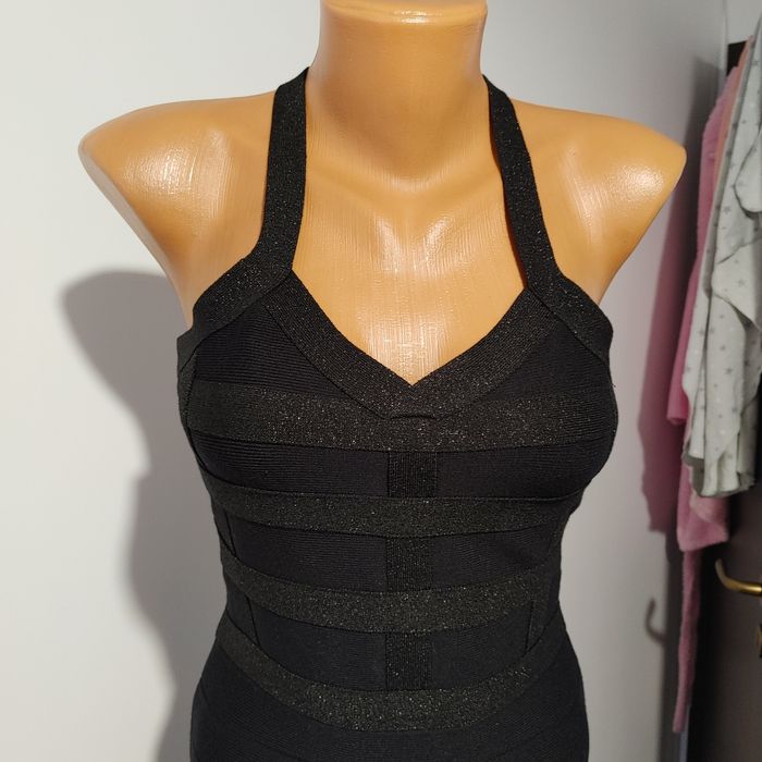 Черна еластична рокля