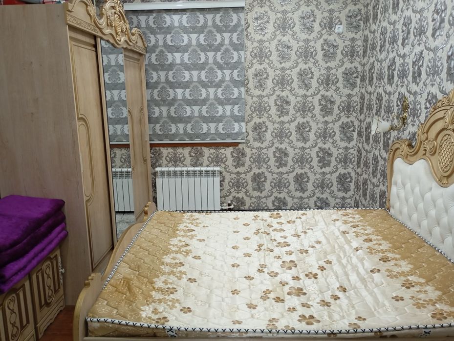 Jizzax shahrining markazida 4 xonali uy sotiladi. 960 mln. soʻm