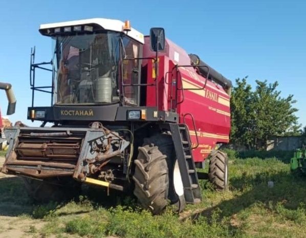 Продам отличный комбайн Есиль 760