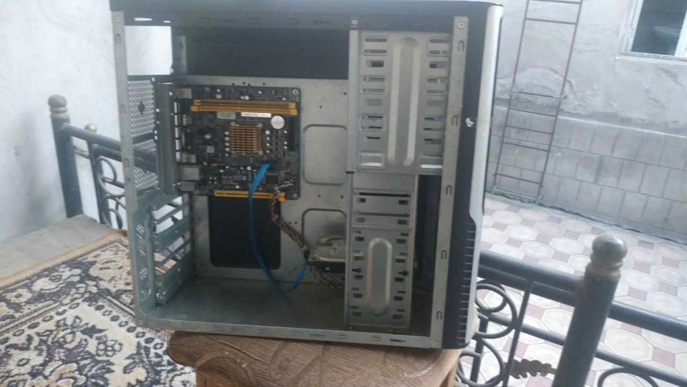 kompyuter asus lga 775 + video card