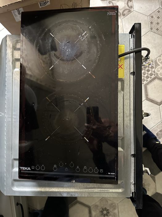 Продавам стъклокерамичен плот (котлон ) за вграждане