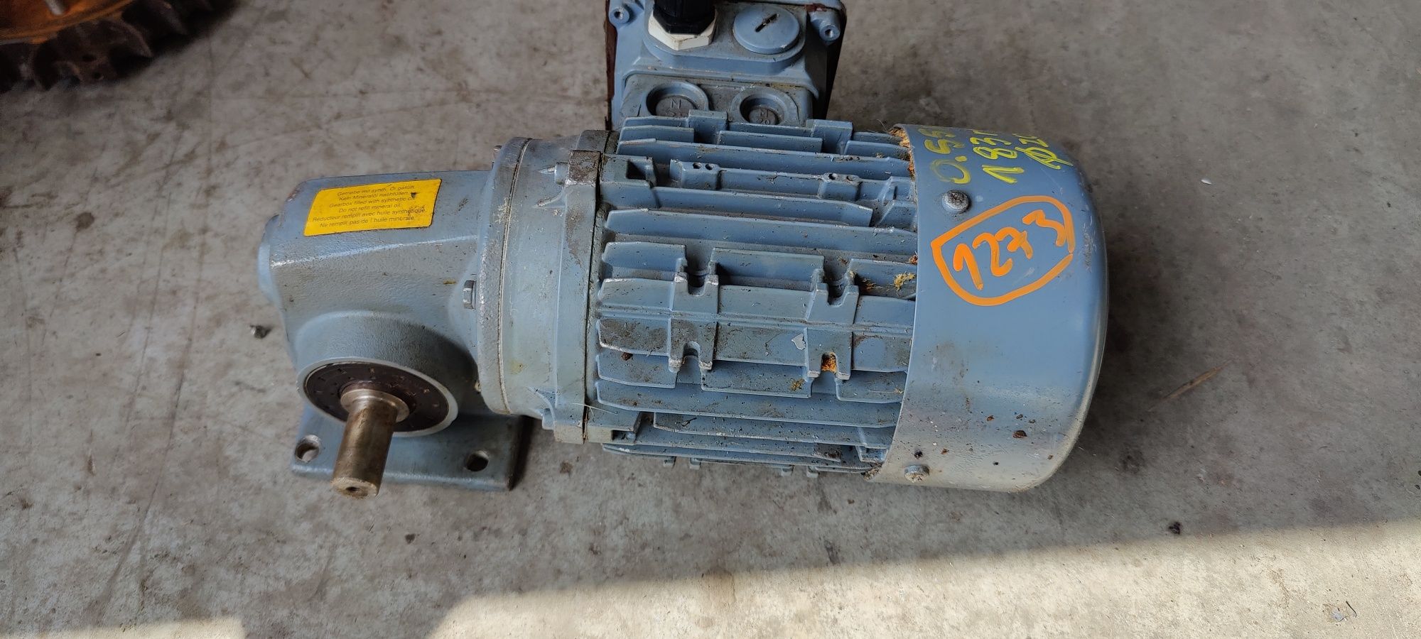 Motor electric trifazat cu reductor, 0.55kW, 183rpm, 380V