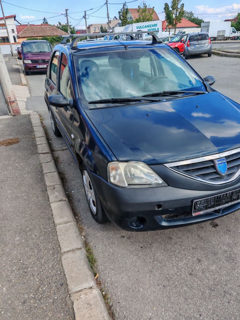 Vând Dacia Logan
