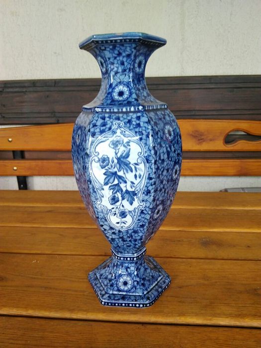 Продавам антикварна порцеланова ваза от Холандия