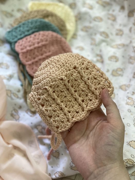 Ажурные чепчики ручной работы.Чепчик для новорожденного