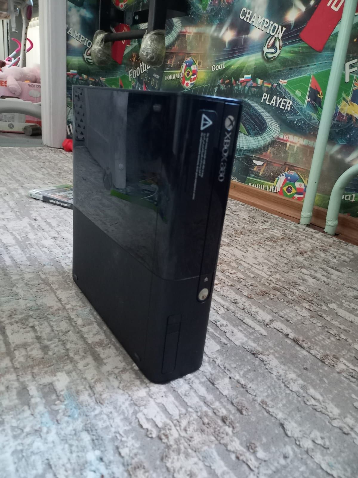 Продам игровую приставку xbox360