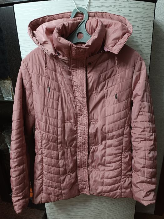 Продам куртку на осень/весну женскую