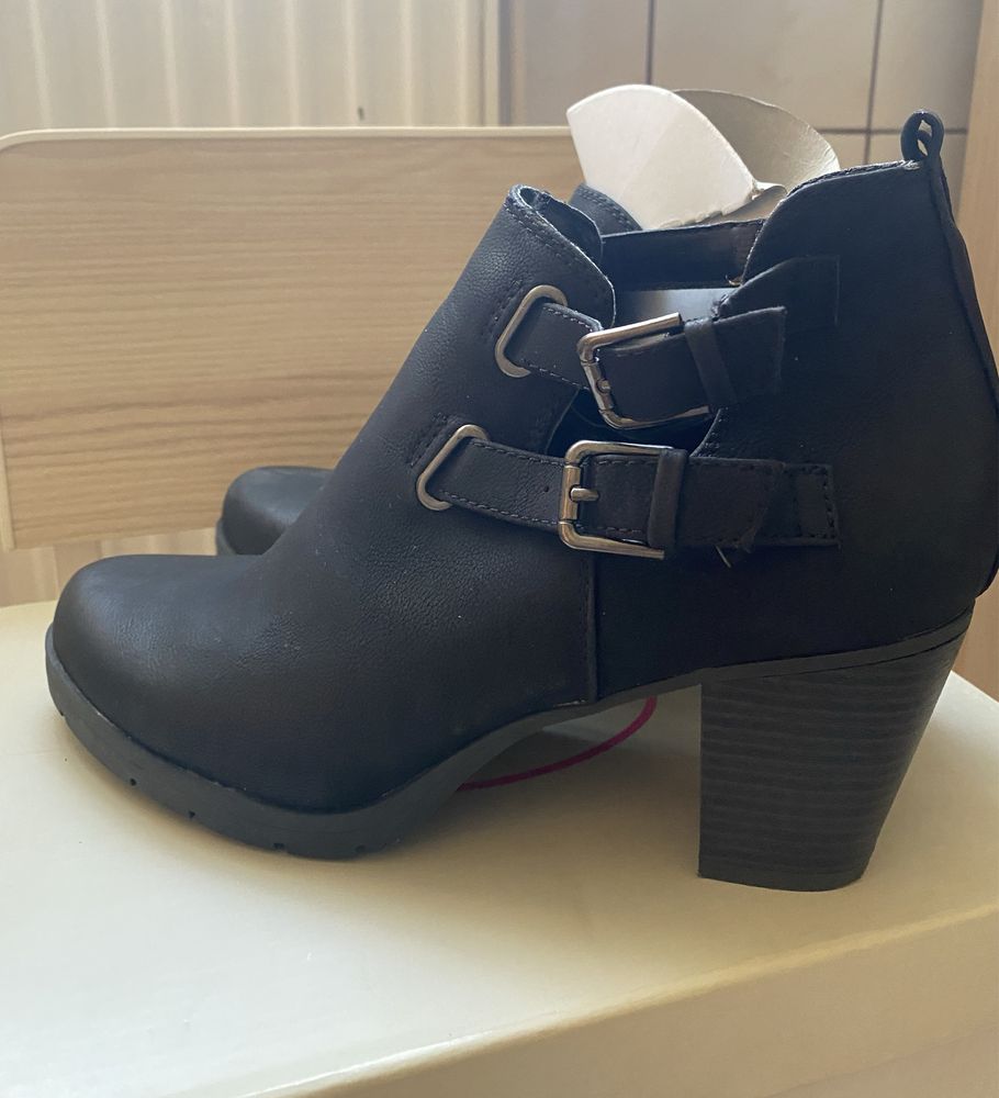 Botine marime 40