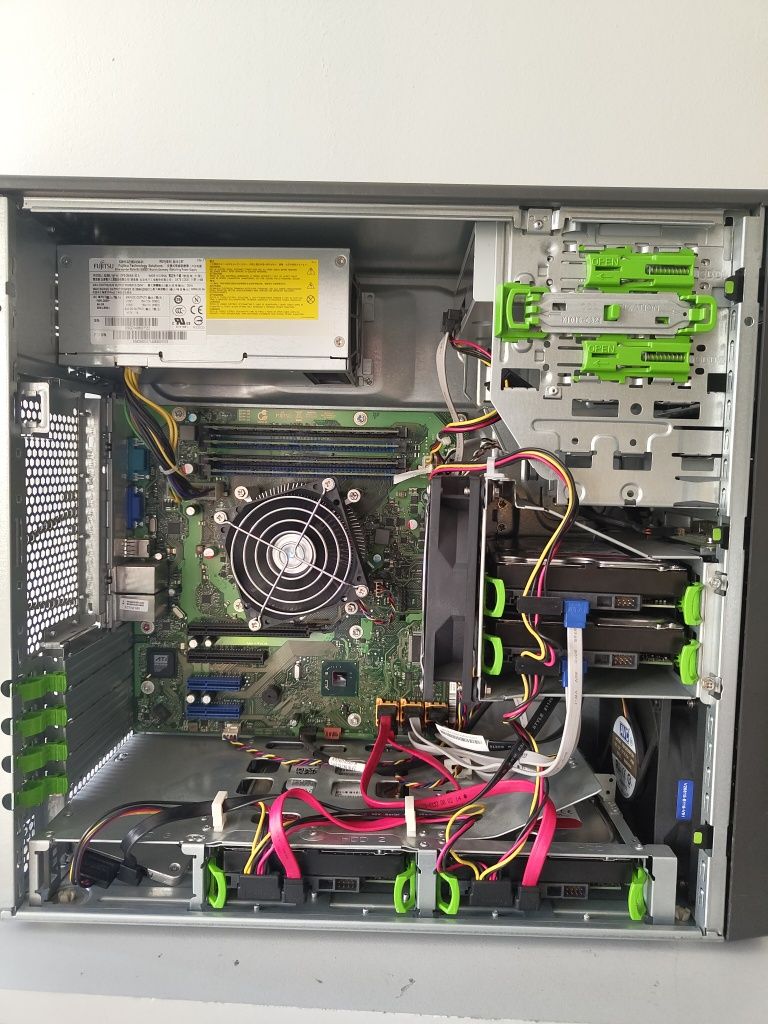 Server Fujitsu Primergy TX100 S3 Xeon 32GB RAM 480GB SSD 12TB HDD