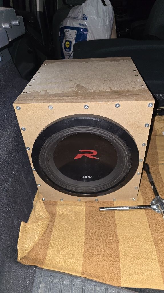 Alpine type r 12 750rms с кутията