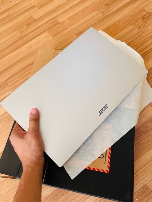 Acer noutbuk 3kun ishlagan yangi turibdi