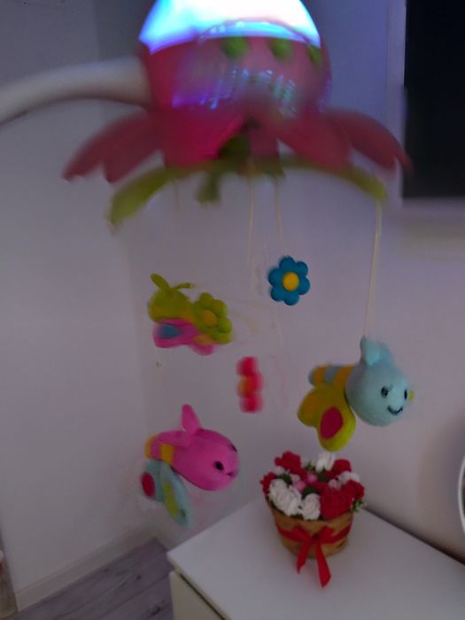 Vând carosel bebe cu proiector mare