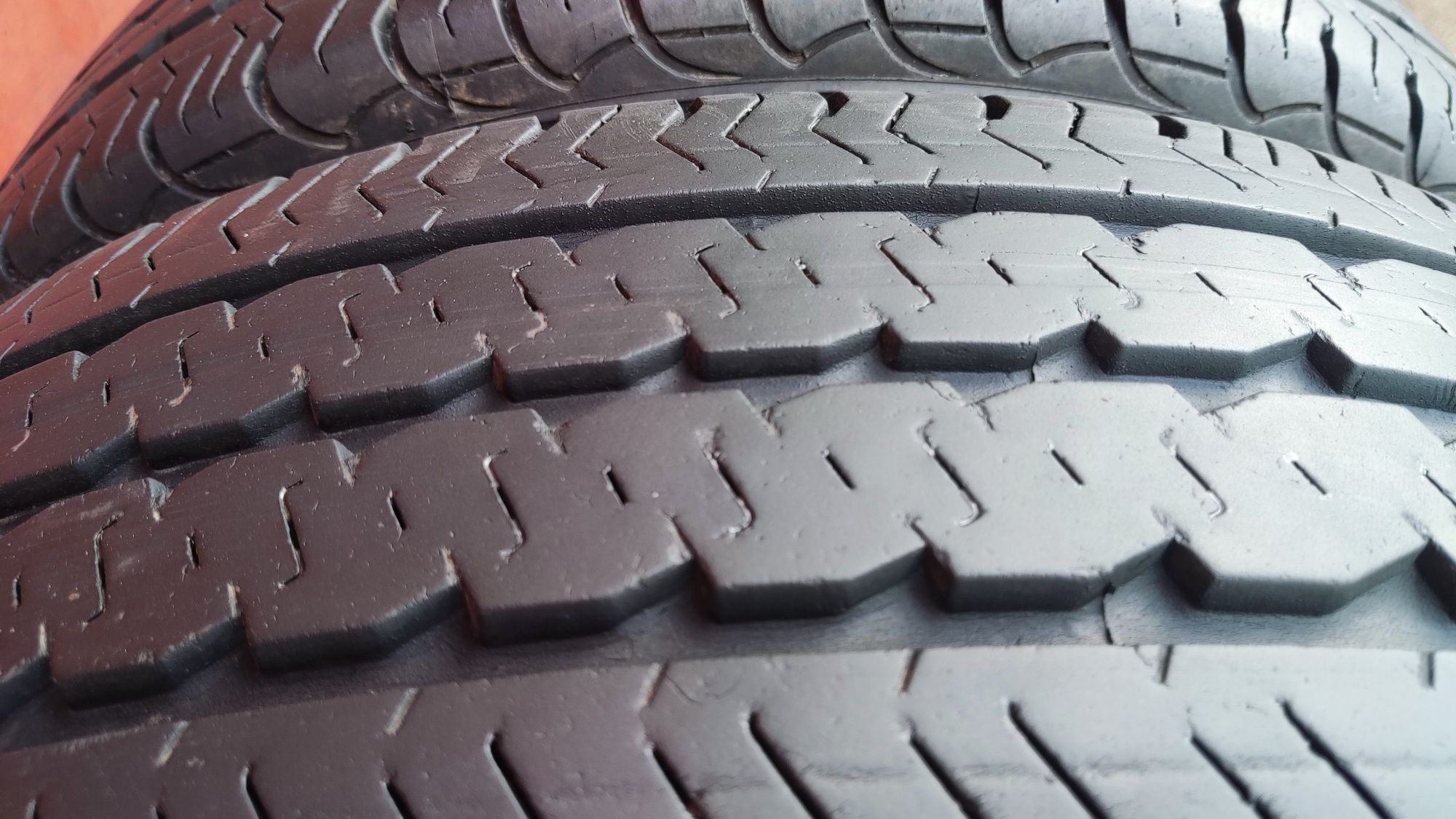 2бр. бусови гуми 205/75/16C, Pirelli 
6.88mm
dot22
Добро състояние на