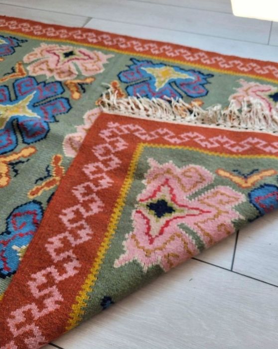 Covor vechi din lana