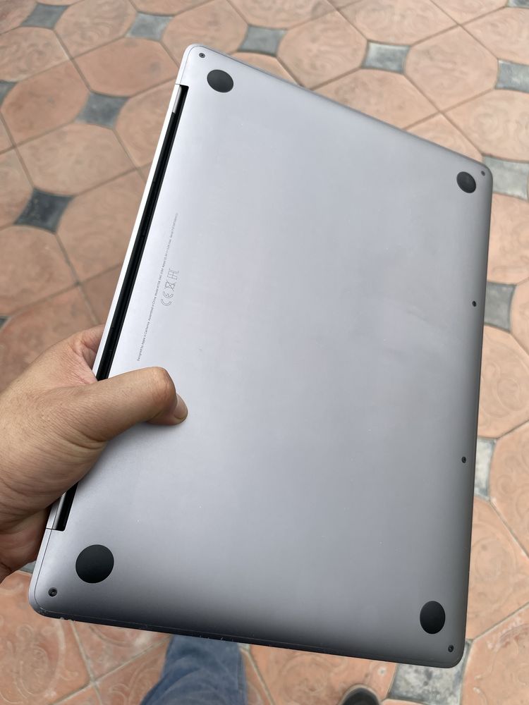 Macbook Pro 2017 Sotiladi