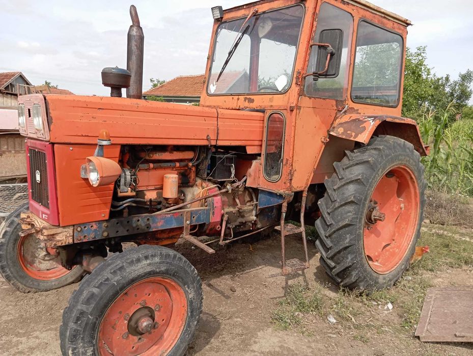 Vând tractor U650