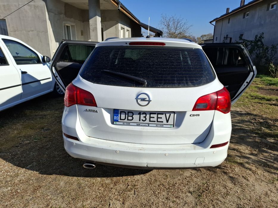 Vând opel astra j