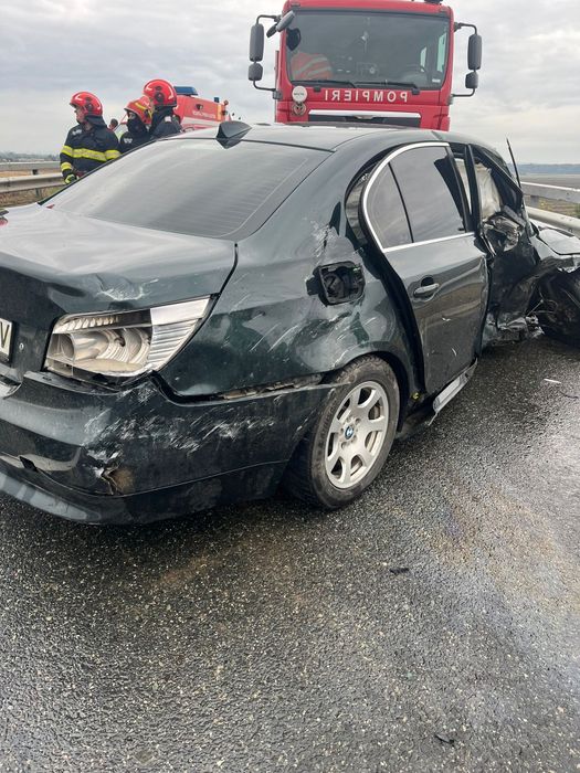 Vand  sau dezmembrez bmw e60 523i