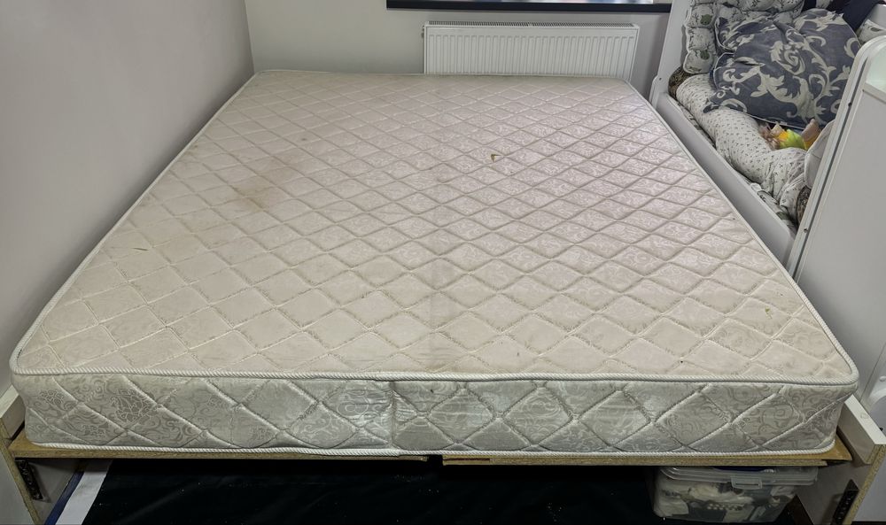 Двуспальная кровать б/у