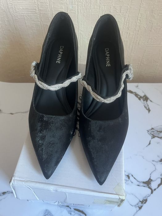 Женский туфли. Раз 37.