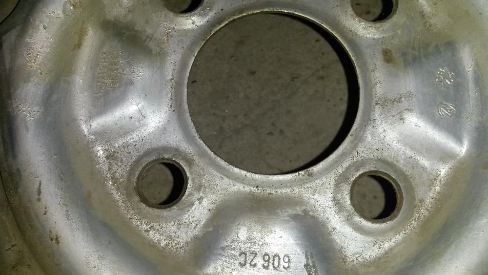 Автомобилни гуми с джанти