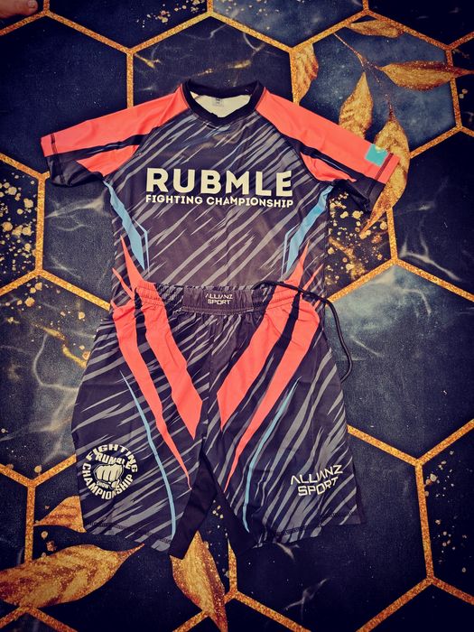 Рашгард новый продам за 15 к договорится можно