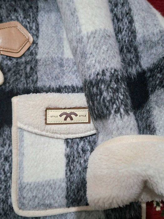 Стильное зимнее пальто на мальчика или девочку и шарф кашемир