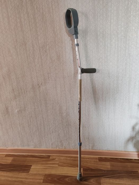 Продам костыль один