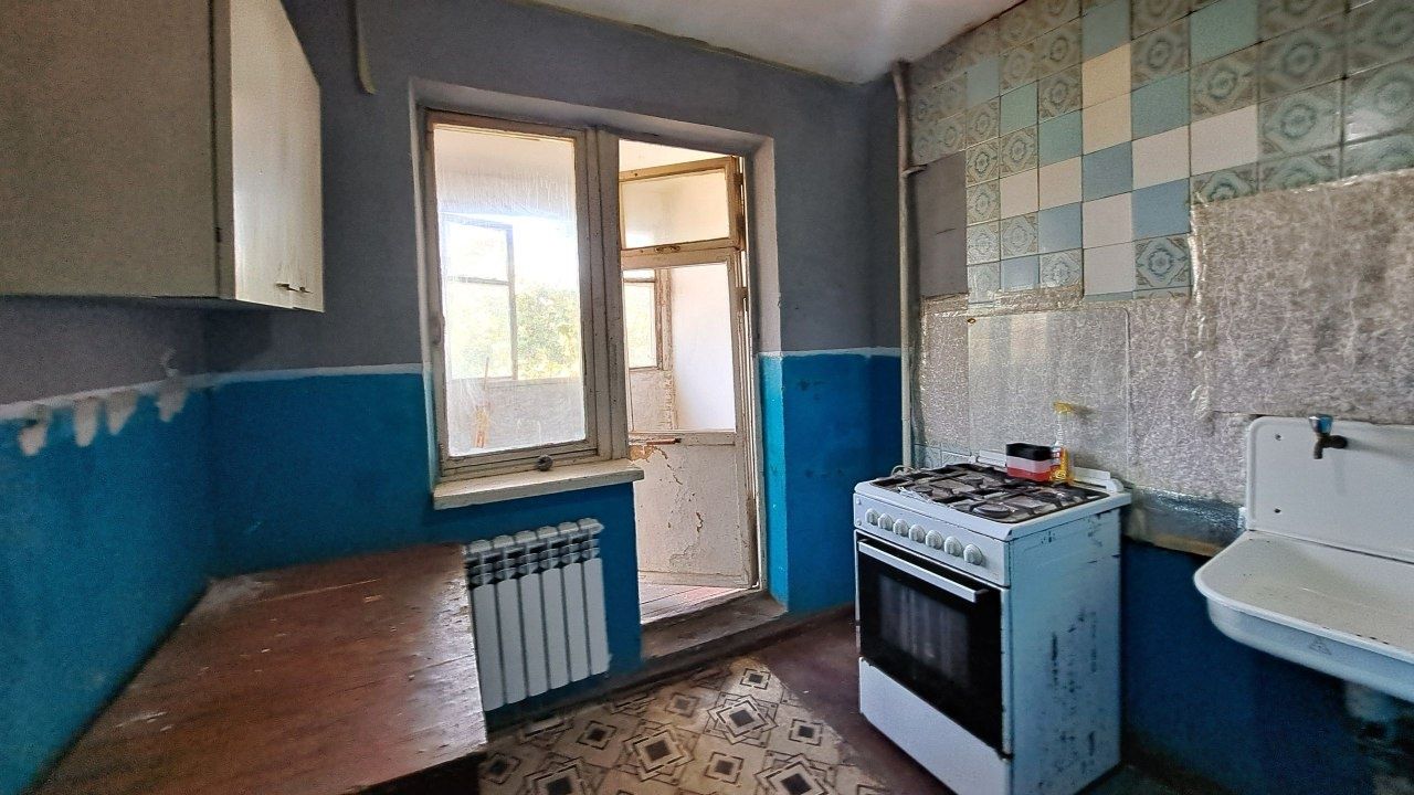 Срочно продаётся 2 х ком квартира 1 мкн 4 этаж