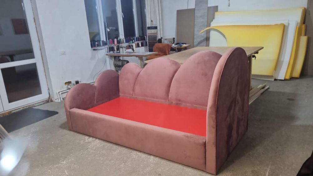 Pat tapitat roz in forma de norisor