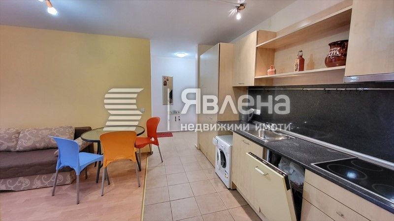 Двустаен апартамент в Слънчев  Бряг.